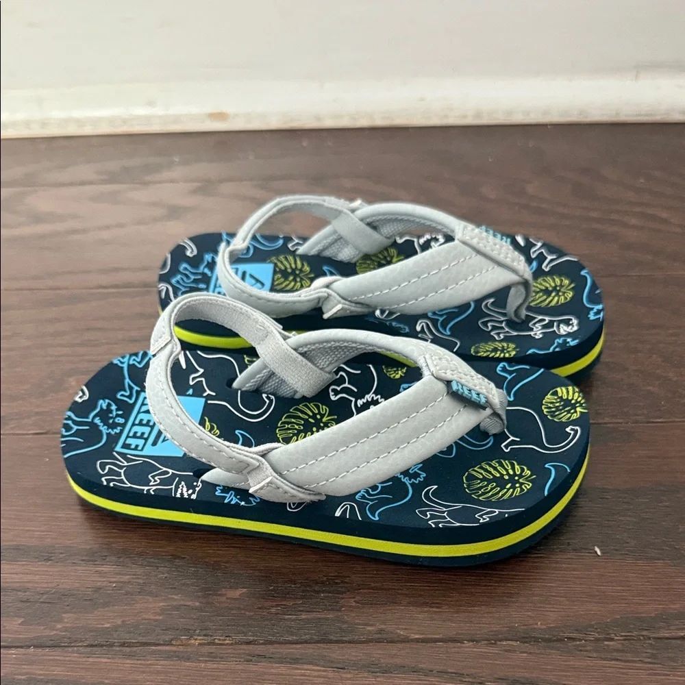 NWOB Reef Kids Dinosaur Print Flip Flops Sandals Size 8
